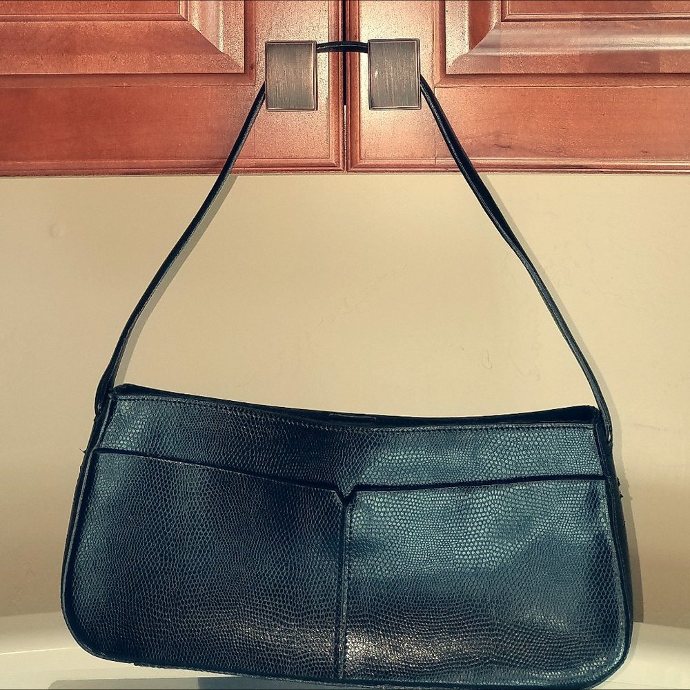 🍁Croc Embossed Alfani shoulder strap handbag.